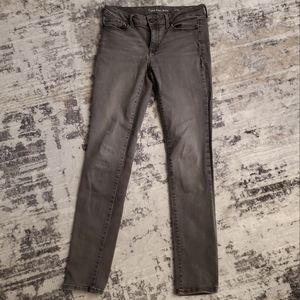 CALVIN KLEIN Women's Straight leg grey jeans. Flattering pockets. Size 6…